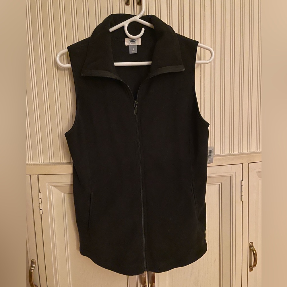 Cute black vest!